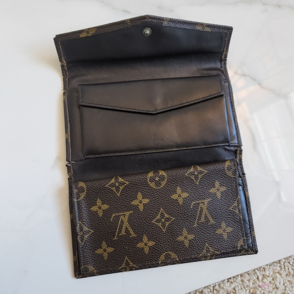 Louis Vuitton Envelope Wallet - Picture 8 of 16